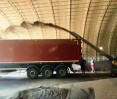 chargement du grain dans un camion avec un lanceur de grain pzm-120m chargement de colza dans un camion avec un lanceur de grains pzm-120m, photo